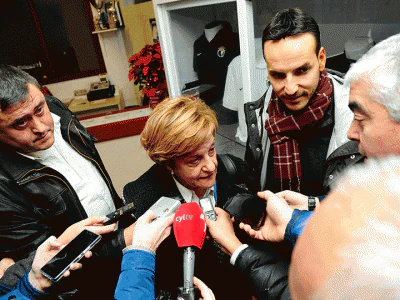 Basurto atiende a los medios tras el anuncio del resultado electoral. María González